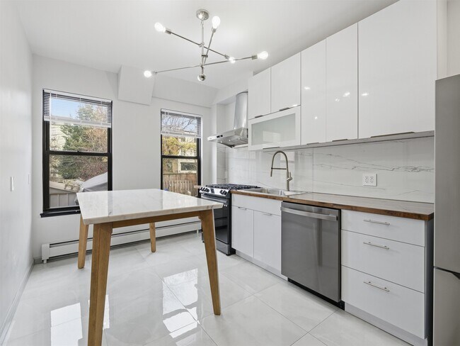 Building Photo - 232 1st St