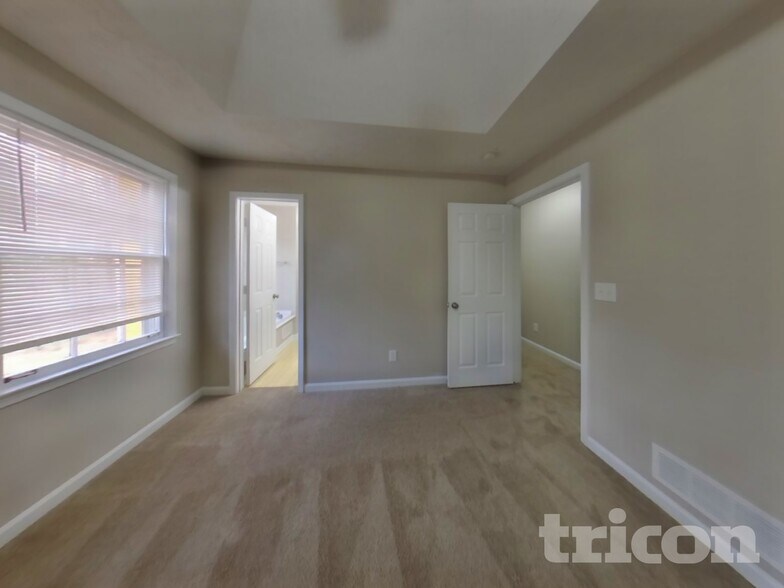 Building Photo - 3746 Windy Hill Dr SE