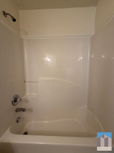 Building Photo - 644 Kenridge Dr