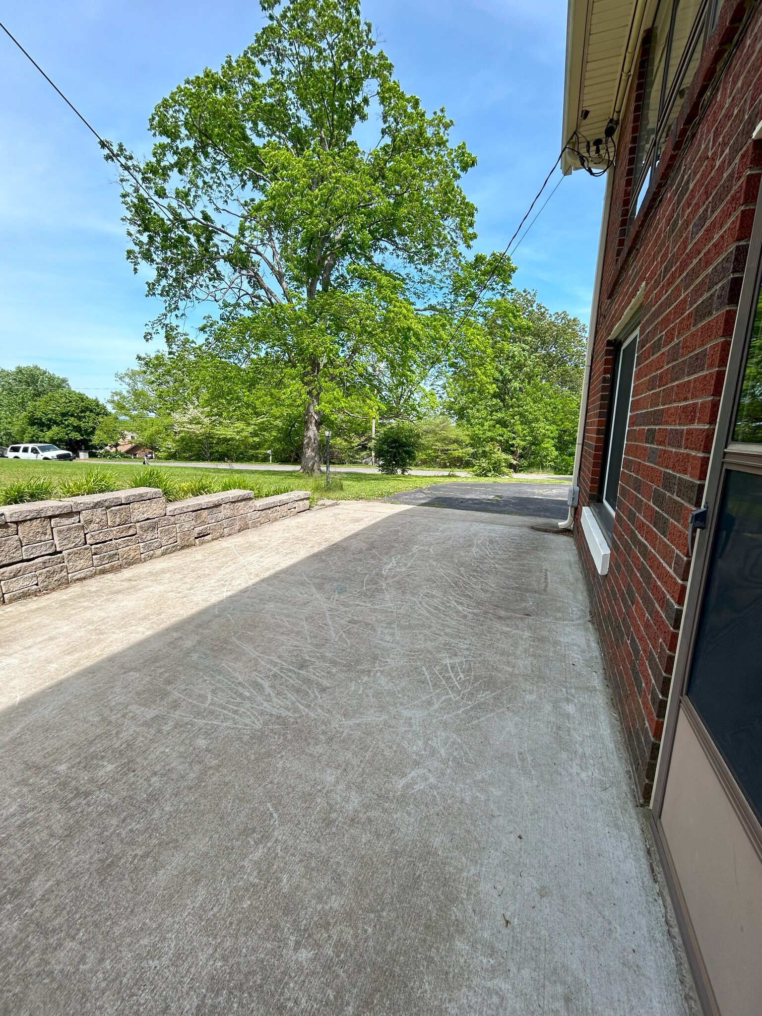 Patio - 2800 Glenoaks Dr