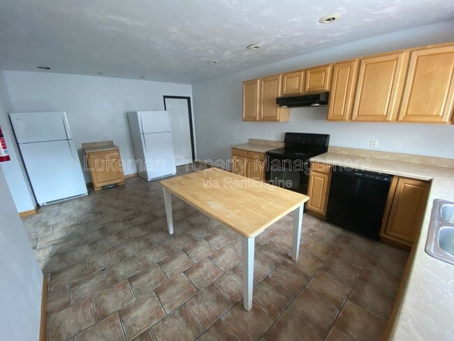 Building Photo - 1324-1326 Knollwood Ave