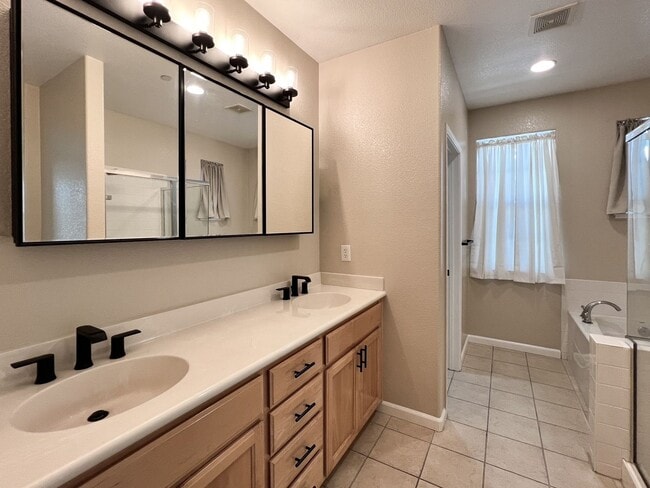 Building Photo - Updated Three Bedroom Home in South Napa