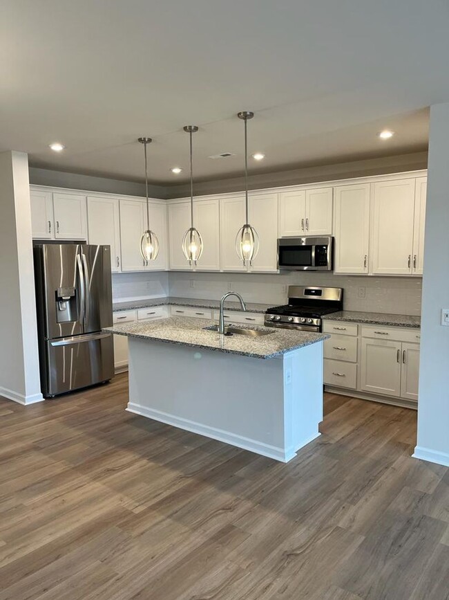 Building Photo - Townhome with 3BR/2.5BA Garage Located in ...