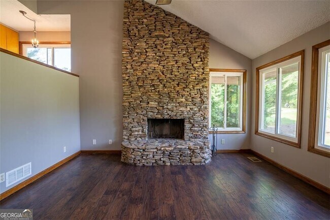 Building Photo - 1540 Magnolia Pl