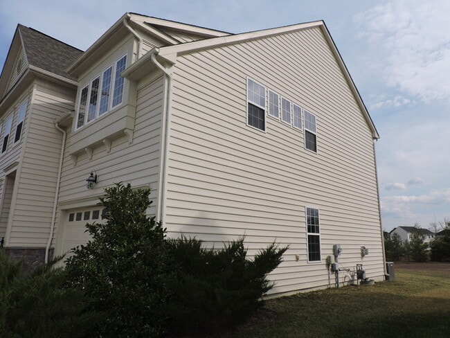 Building Photo - 2983 Devonfield Ave