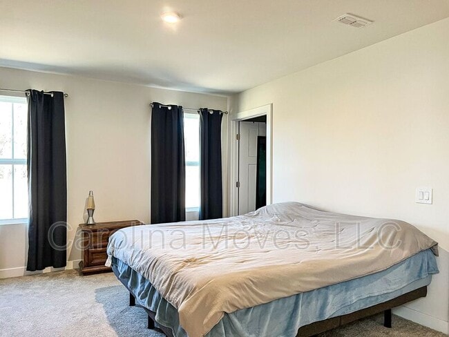 Building Photo - 111 Sylvester St