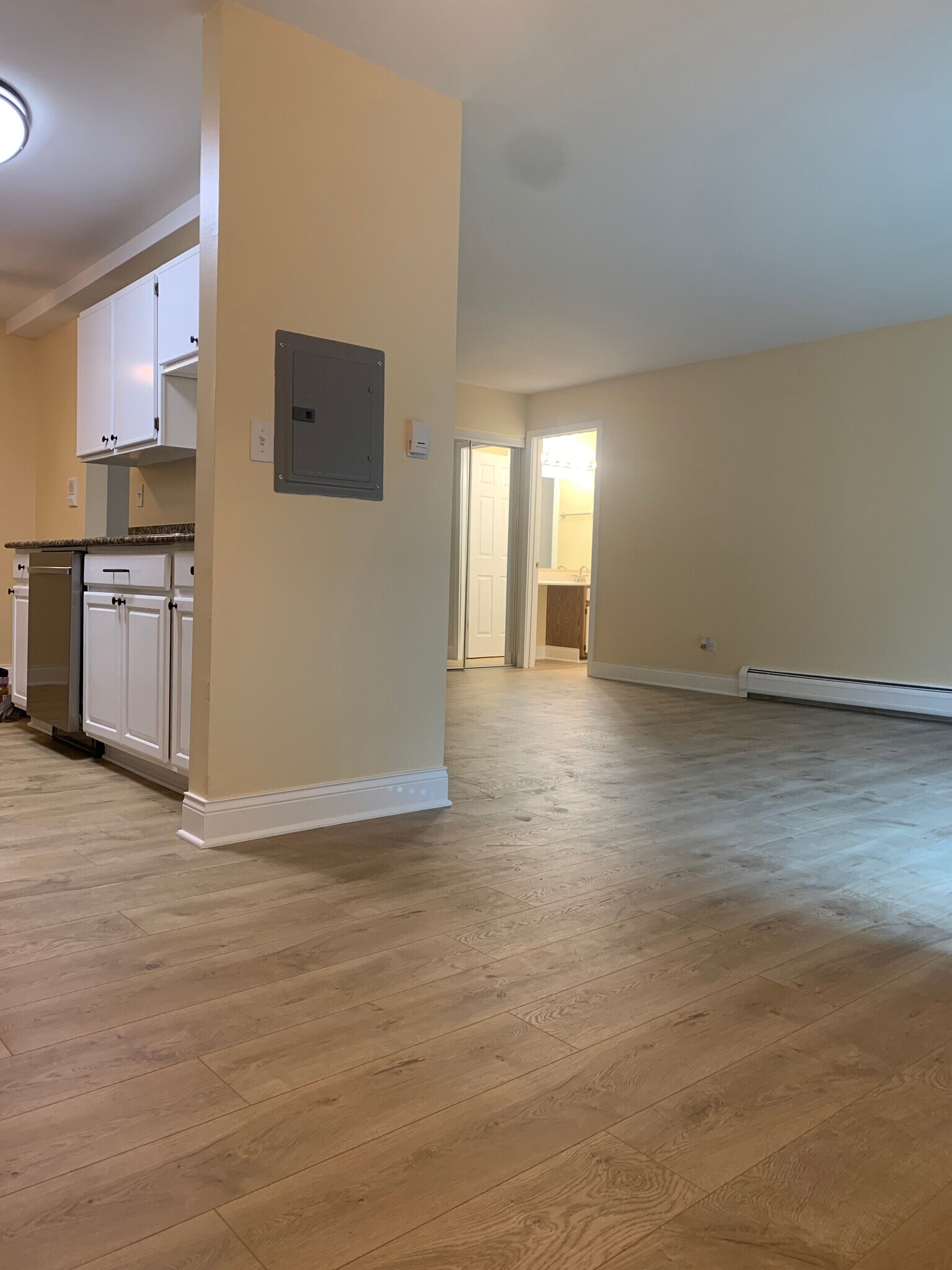 Building Photo - 1813 Hemlock Pl