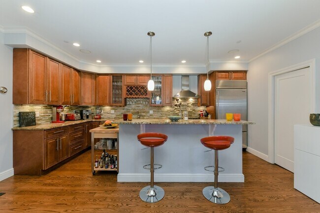 Building Photo - 350 W Broadway