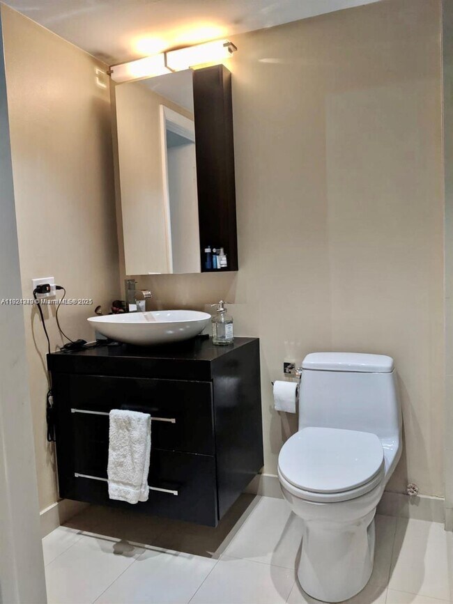 Building Photo - 16465 NE 22nd Ave