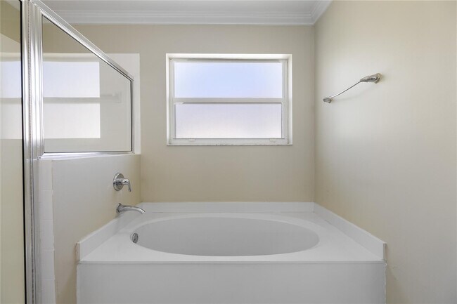 Building Photo - 1512 SW 106th Ave