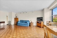 Building Photo - 555 Kappock St