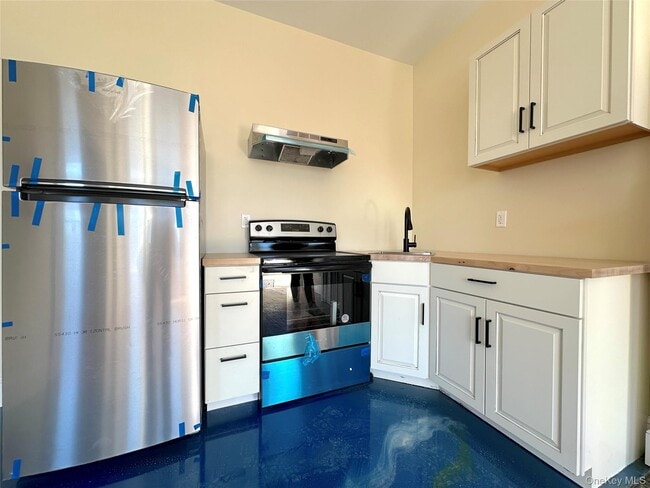 Building Photo - 31 Dubois St