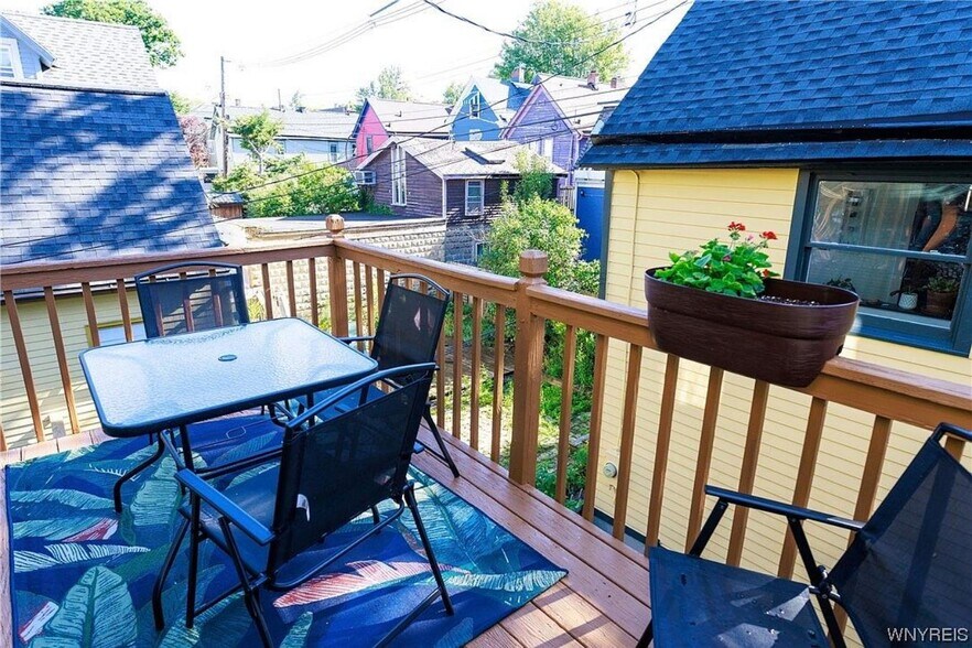 Building Photo - 129 College St