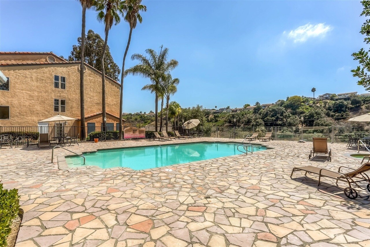 Building Photo - 7160 Shoreline Dr