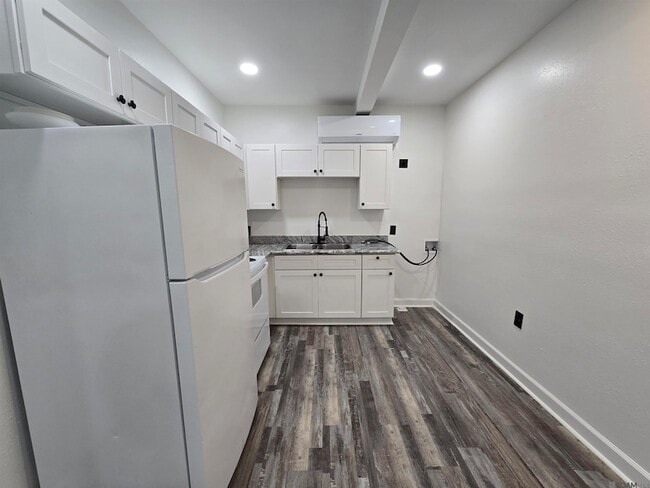 Building Photo - 2920 Sherwood St