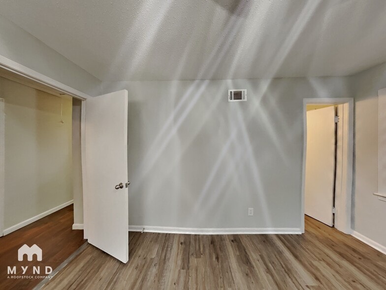 Building Photo - 2154 Ashland Dr