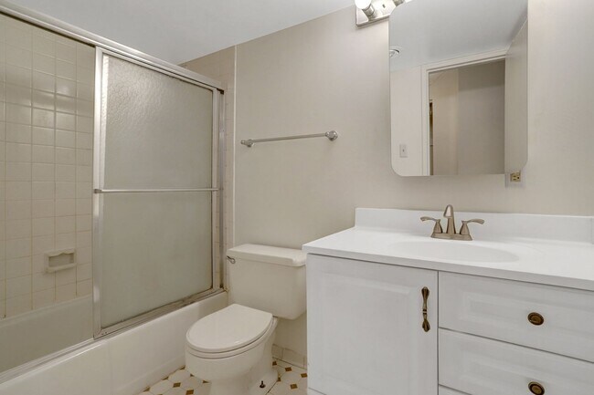 Building Photo - Studio Condo with all utilities included for rent!