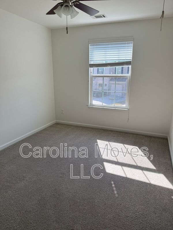 Building Photo - 405 Christiane Way