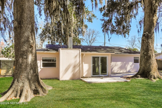Building Photo - 1220 Arbor Cir