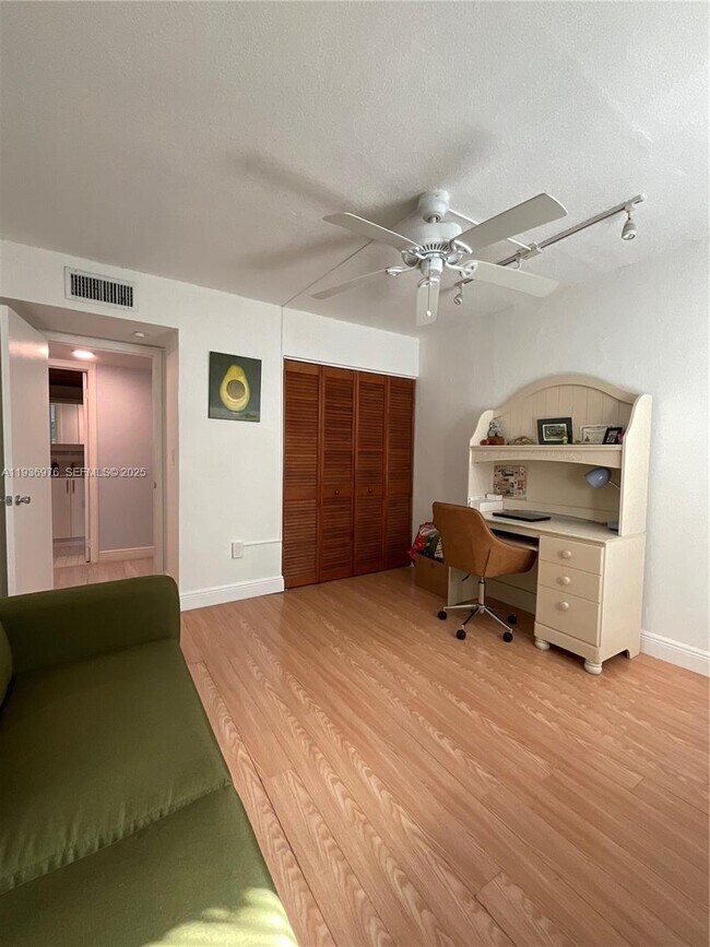 Building Photo - 820 NW 87th Ave