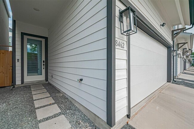 Building Photo - 8462 Berry Grn Ln