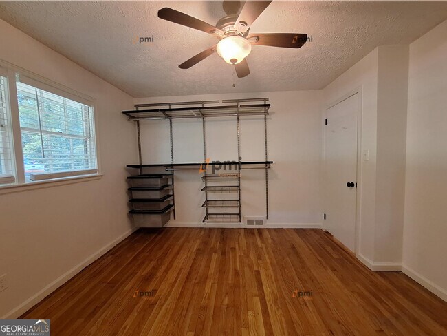 Building Photo - 812 Whelchel Dr