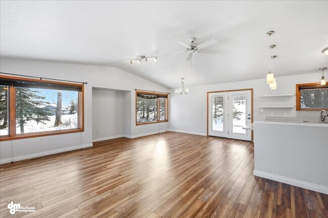 Building Photo - Recently Updated 2BR + Office / 1BA Home Near Seldon Road