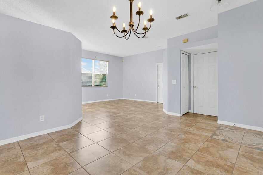 Building Photo - 8102 Country Run Pky