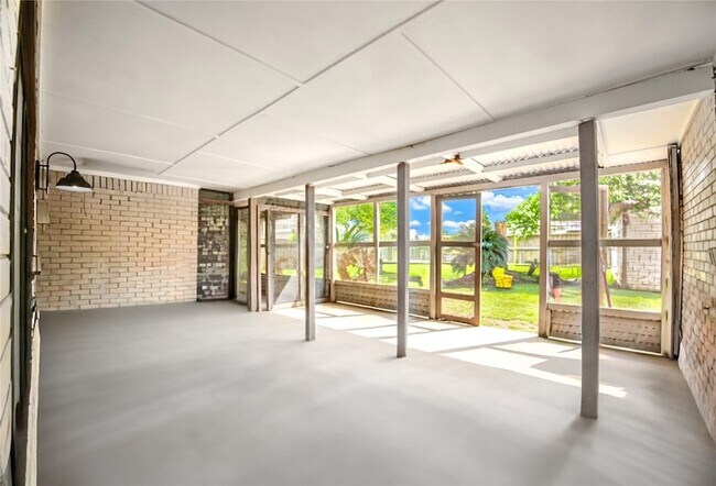 Building Photo - 2117 Willow Wisp Dr