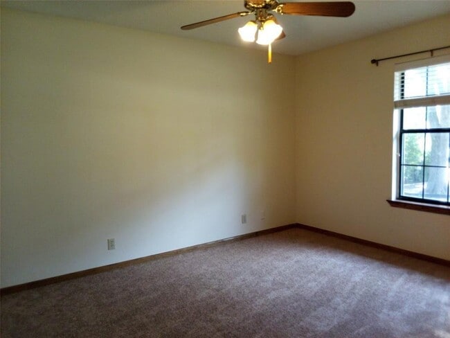 Building Photo - 9903 Grand Oak Dr