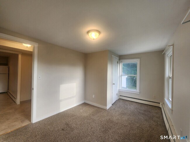 Building Photo - 283 Somers Rd