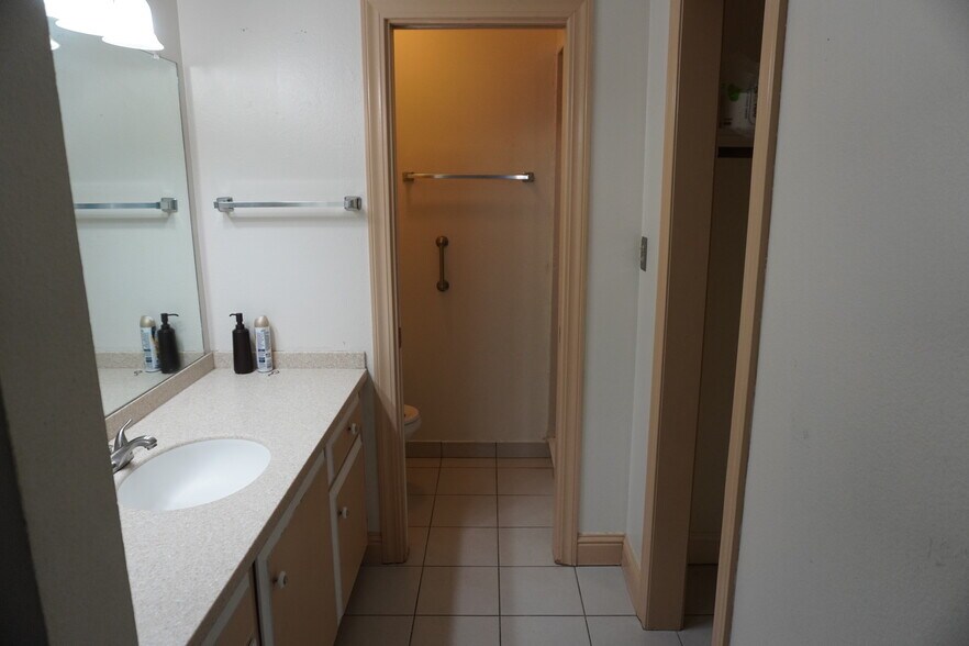 Master bathroom looking toward toilet and shower - 6518 Embarcadero Dr