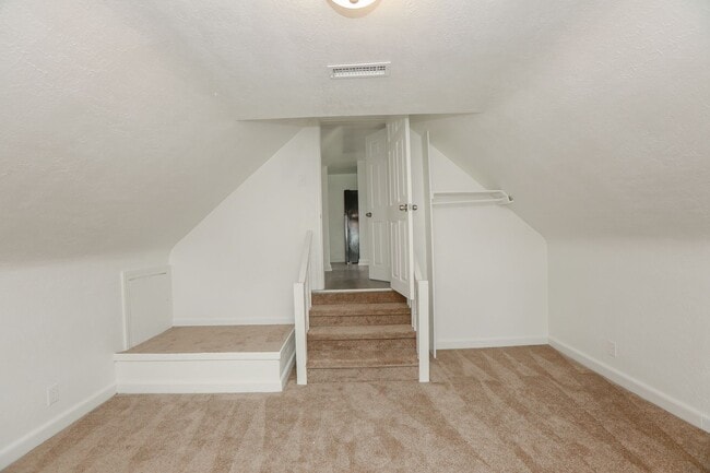 Building Photo - 4729 Pinehurst Ave