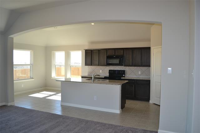 Building Photo - 5090 Royal Springs Dr