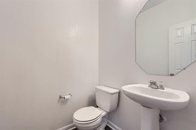 Building Photo - 131 Lavaca Loop