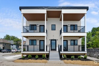 Building Photo - 1295 Holmden Ave