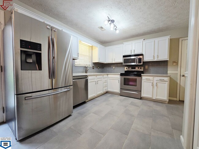 Building Photo - 1544 Pheasants Glen Dr