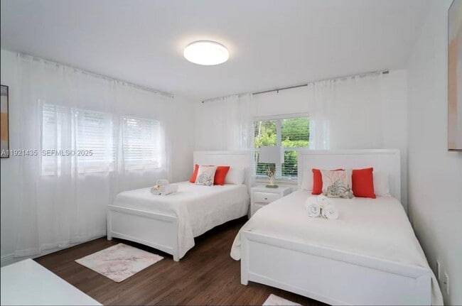 Building Photo - 35 SW 28th Rd