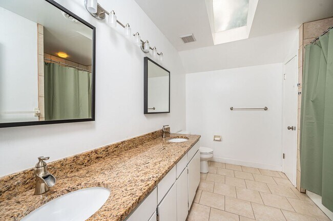 Building Photo - Exceptional Contemporary Features Privacy and a Scenic Back Yard.