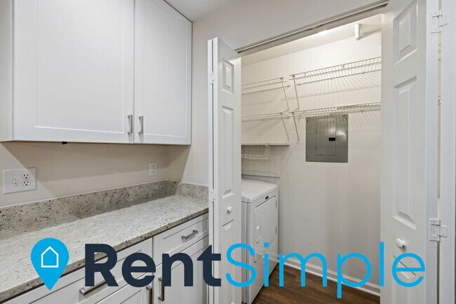 Building Photo - 8075 Lacy Dr