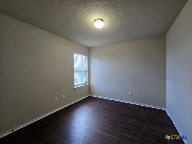 Building Photo - 292 Rosalie Dr