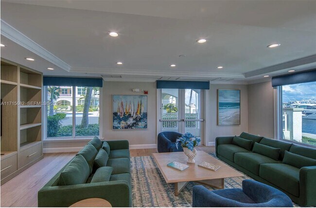 Building Photo - 802 W Windward Way