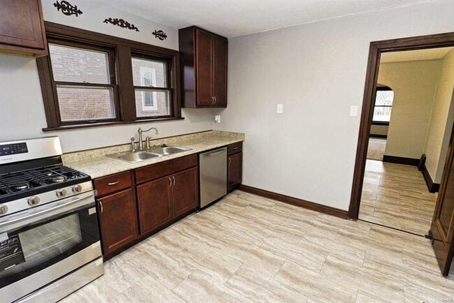 Building Photo - Fantastic 2bd/1ba home! Coming soon!