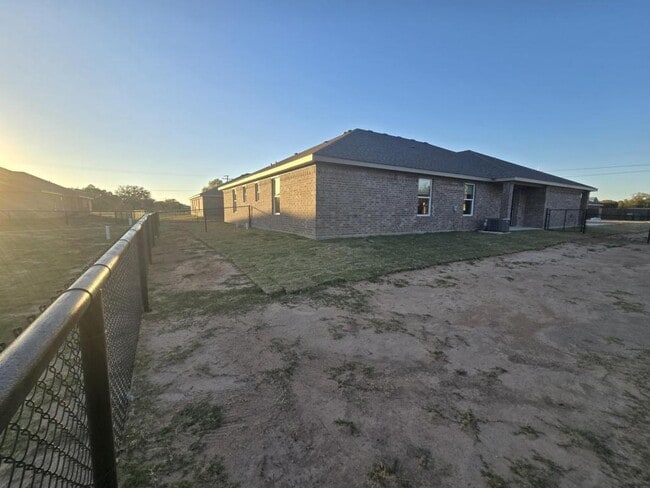 Building Photo - 205 Stillhouse Rd