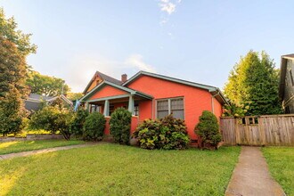 Building Photo - **LEASED**   Renovated Condo on Fatherland, Minutes to 5 Points!