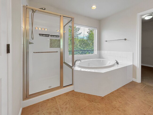 Building Photo - Charming Bothell 4BR Home w/ Bonus, Porch Swing & Private Backyard Awning