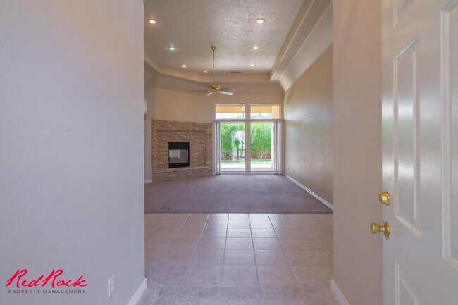 Building Photo - Comfortable 3-bedroom Home. Small Dog Frie...