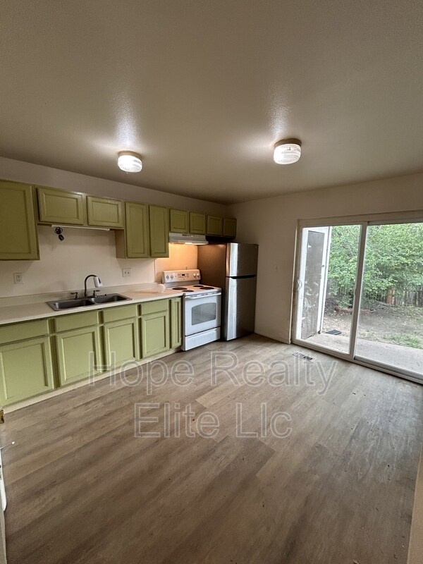 Building Photo - 334 Fairway S