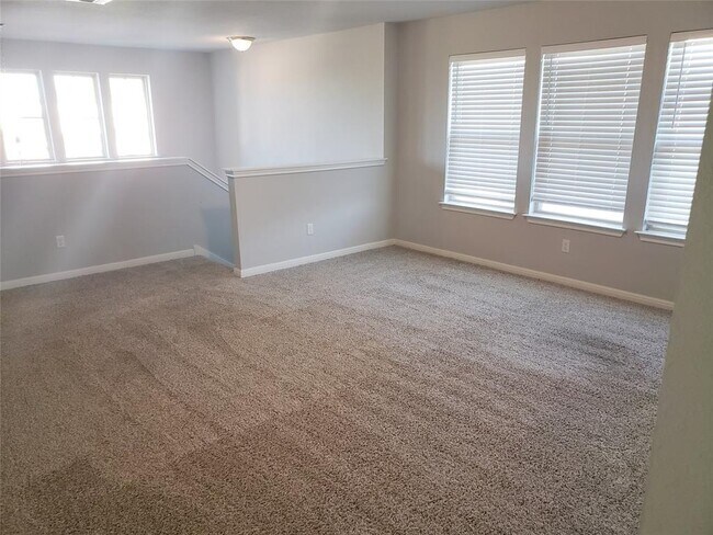 Building Photo - 124 Peruvian Ln