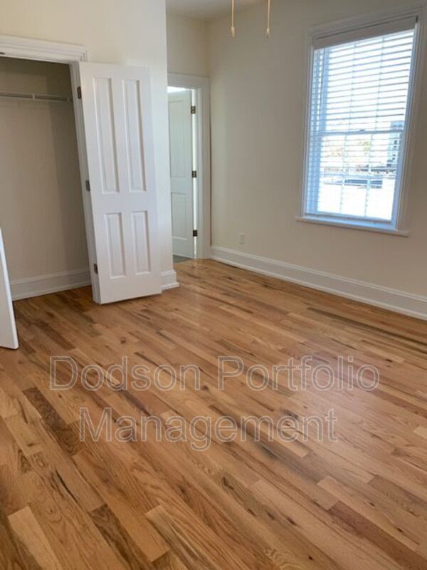 Building Photo - 900 St James St